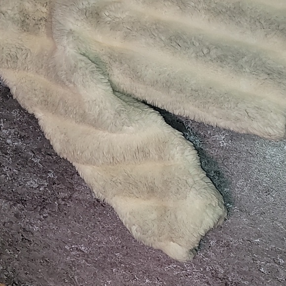 Vintage. Made in USA. Jordache. Faux-fur coat. Women's Large. - Picture 13 of 16